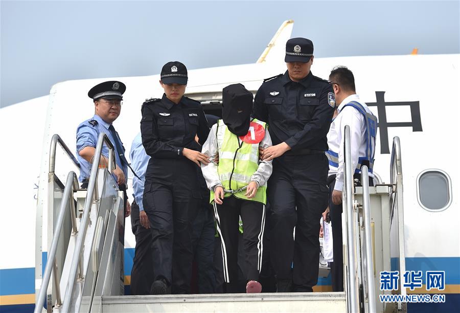 泽连斯基：‘乌’克‘兰’将对非短缺武器实施受控出口