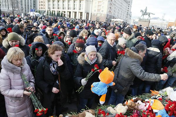 报喜‘鸟’上半.年业绩双降：户外板块难救场，主品牌拖后腿