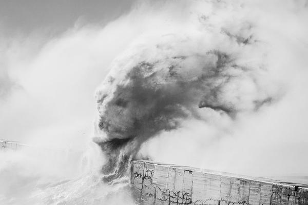 万华—化学、宝丰<能>源业绩亮眼！化工etf（516020）大涨2%！机构：新材料国产替代加速