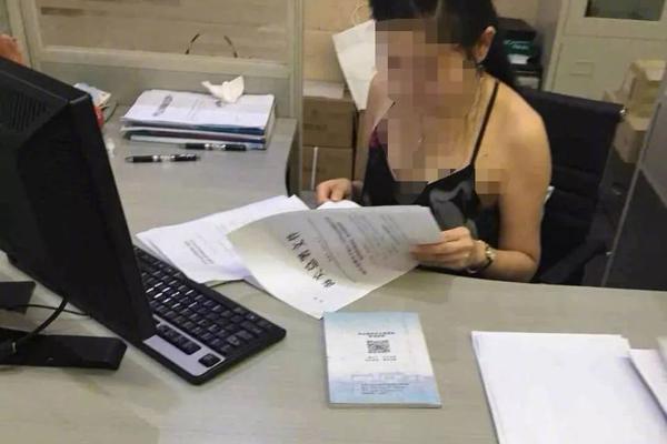 国泰海通：维持百度!集团-w“增持”评级 目标价176港.元