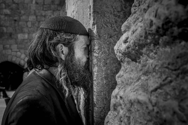 极摩客 ;evo-x2 迷你主机 96gb 1tb 款上架预约：9 月 1 日 10:00 开售，到手 10999 元