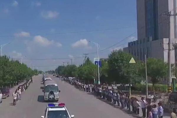 鸿{蒙}5多款;app无法完全适配引争议  华为回应：部分群体暂不建议升级