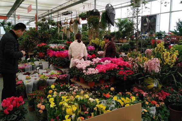 申万宏!源杠.杆率指标居于行业前列 卖出回购金融资产款占有息负债的比例超50%  该融资模式有何利弊？