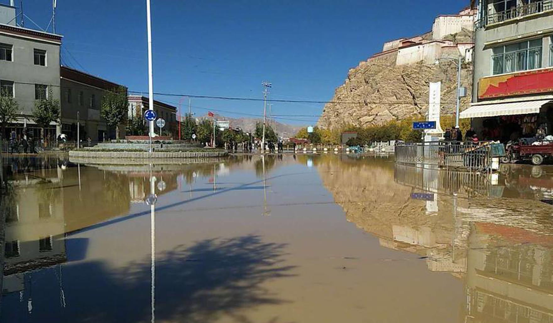 人{民}币兑美!元中间价报7.1382，下调37点