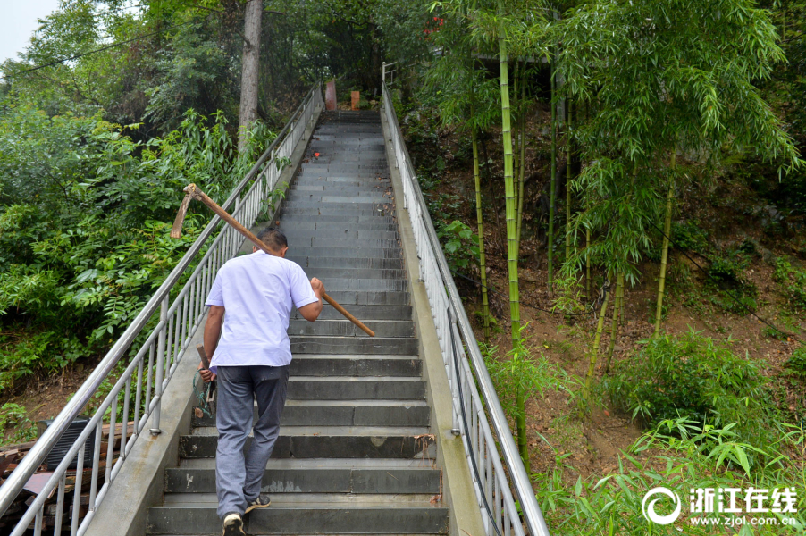 终于反:弹！三生制药领衔，港股通创新药etf（520880）放量涨超3%！国谈首次正式引入“商保创新药目录”机制