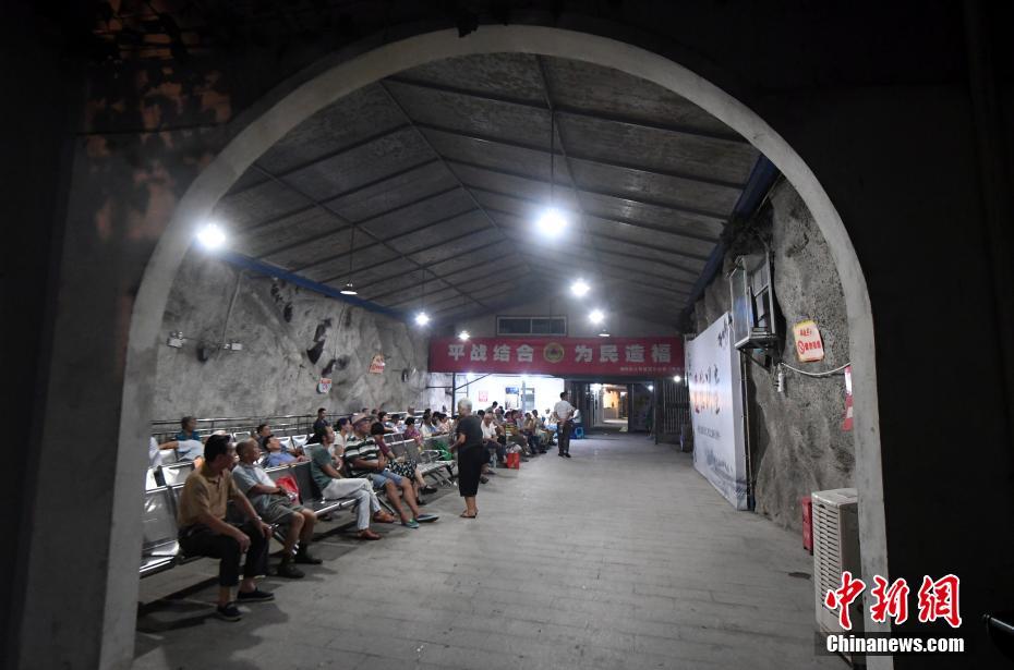 道指30成份股安进早{盘}上涨0.4%，此前已两连跌